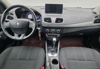 Подержанный автомобиль Renault Megane Hatchback 2014 года (11 фото)