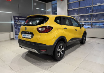 Подержанный автомобиль Renault Kaptur 2018 года (4 фото)