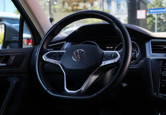 Подержанный автомобиль Volkswagen Tiguan 2021 года (12 фото)