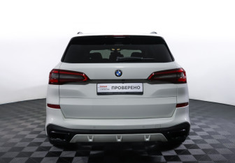 Подержанный автомобиль BMW X5 2019 года (6 фото)