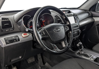 Подержанный автомобиль Kia Sorento 2014 года (15 фото)