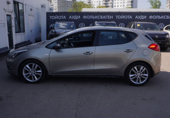 Подержанный автомобиль Kia Ceed Hatchback 2012 года (8 фото)