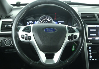 Подержанный автомобиль Ford Explorer 2012 года (6 фото)