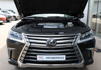 Подержанный автомобиль Lexus LX 2021 года (9 фото)