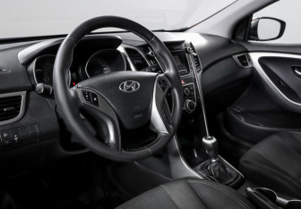 Подержанный автомобиль Hyundai i30 Hatchback 2012 года (13 фото)