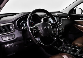 Подержанный автомобиль Kia Sorento 2019 года (13 фото)