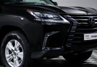 Подержанный автомобиль Lexus LX 2015 года (16 фото)