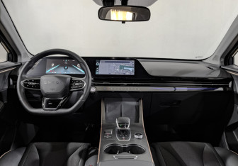 Подержанный автомобиль Omoda C5 2024 года (14 фото)