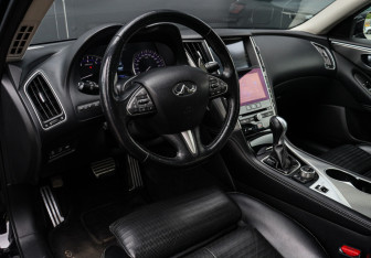 Подержанный автомобиль Infiniti Q50 2014 года (13 фото)