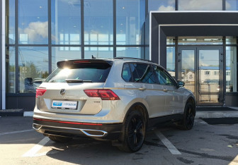 Подержанный автомобиль Volkswagen Tiguan 2021 года (5 фото)