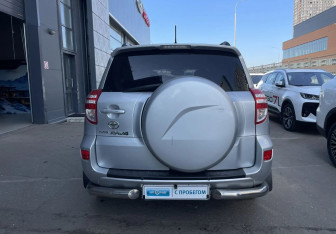 Подержанный автомобиль Toyota RAV4 2011 года (5 фото)