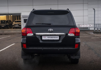 Подержанный автомобиль Toyota Land Cruiser Suv 2014 года (6 фото)