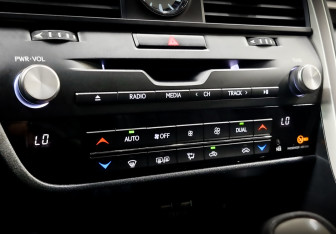 Подержанный автомобиль Lexus RX 2020 года (27 фото)