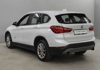 Подержанный автомобиль BMW X1 2017 года (7 фото)
