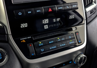 Подержанный автомобиль Toyota Land Cruiser Suv 2015 года (21 фото)