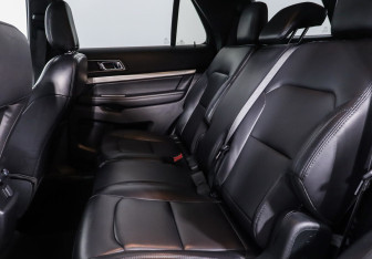 Подержанный автомобиль Ford Explorer 2019 года (15 фото)