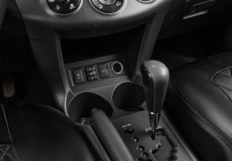 Подержанный автомобиль Toyota RAV4 2012 года (14 фото)