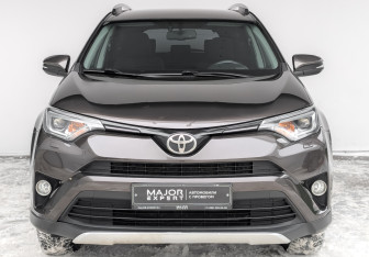 Подержанный автомобиль Toyota RAV4 2018 года (2 фото)