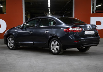 Подержанный автомобиль Renault Fluence 2010 года (7 фото)
