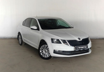 Подержанный автомобиль Skoda Octavia Liftback 2020 года (3 фото)
