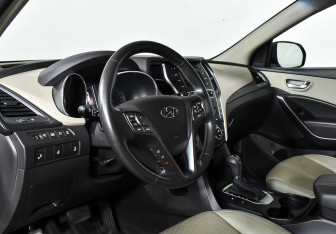 Подержанный автомобиль Hyundai Santa Fe 2015 года (12 фото)