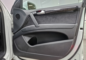 Подержанный автомобиль Audi Q7 2014 года (23 фото)