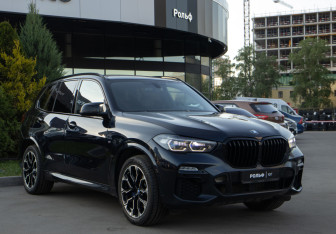 Подержанный автомобиль BMW X5 2021 года (2 фото)