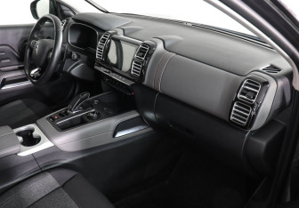 Подержанный автомобиль Citroen C5 Aircross 2019 года (10 фото)