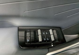 Подержанный автомобиль Geely Atlas 2024 года (12 фото)