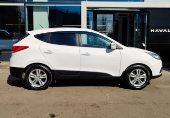 Подержанный автомобиль Hyundai ix35 2012 года (4 фото)