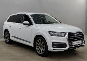 Подержанный автомобиль Audi Q7 2015 года (3 фото)