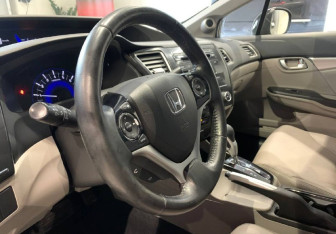 Подержанный автомобиль Honda Civic Sedan 2013 года (12 фото)