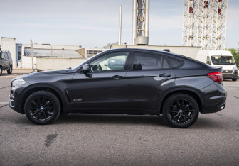 Подержанный автомобиль BMW X6 2016 года (8 фото)