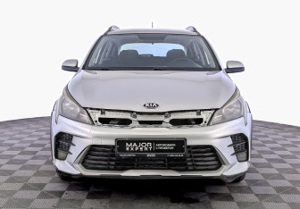 Подержанный автомобиль Kia Rio Hatchback 2021 года (2 фото)