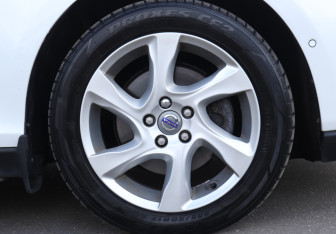 Подержанный автомобиль Volvo V40 Hatchback 2014 года (22 фото)