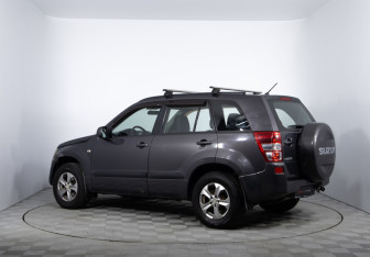 Подержанный автомобиль Suzuki Grand Vitara 2009 года (7 фото)