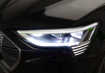 Подержанный автомобиль Audi e-tron 2021 года (28 фото)