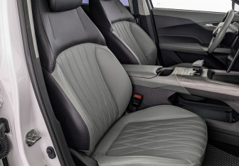 Подержанный автомобиль Changan Lamore 2023 года (23 фото)