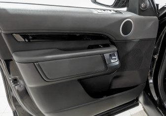 Подержанный автомобиль Land Rover Discovery 2017 года (19 фото)