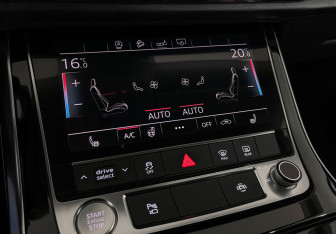 Подержанный автомобиль Audi Q8 2018 года (17 фото)
