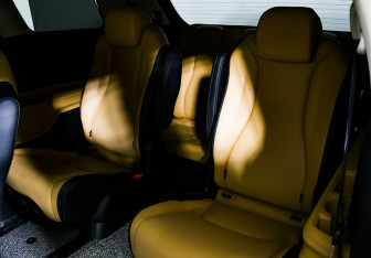 Подержанный автомобиль Kia Carnival 2021 года (15 фото)