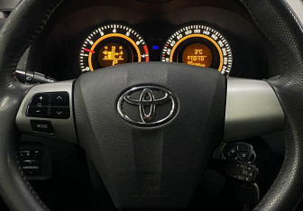 Подержанный автомобиль Toyota Corolla Sedan 2011 года (15 фото)