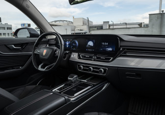 Подержанный автомобиль Hongqi HS5 2023 года (15 фото)