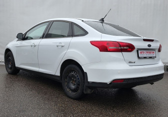 Подержанный автомобиль Ford Focus Sedan 2017 года (7 фото)