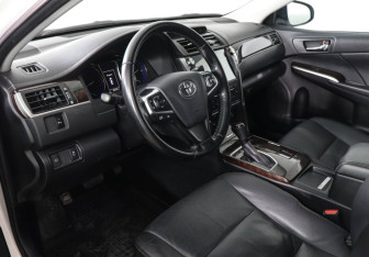 Подержанный автомобиль Toyota Camry Sedan 2017 года (9 фото)