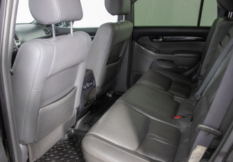 Подержанный автомобиль Toyota Land Cruiser Prado 2008 года (11 фото)