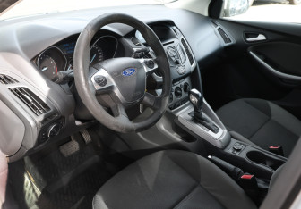 Подержанный автомобиль Ford Focus Hatchback 2013 года (8 фото)