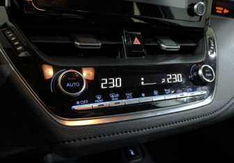 Подержанный автомобиль Toyota Corolla Sedan 2019 года (21 фото)