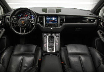 Подержанный автомобиль Porsche Macan 2017 года (8 фото)
