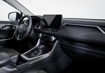 Подержанный автомобиль Toyota RAV4 2024 года (9 фото)